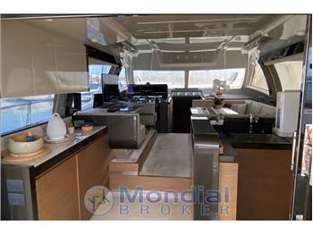 Ferretti 550