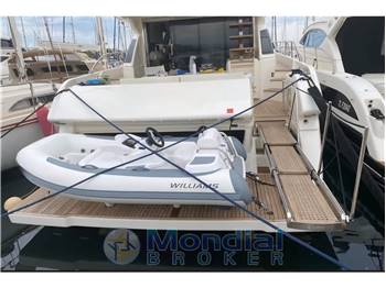 Ferretti 550
