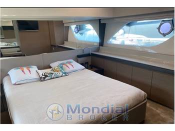 Ferretti 550