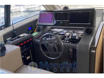 Ferretti 550