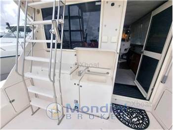 Riviera 33 flybridge