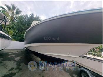 Boston whaler 320 outrage