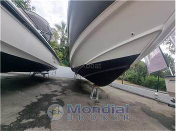 Boston whaler 320 outrage