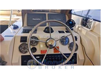 Mainship 34 pilot sedan