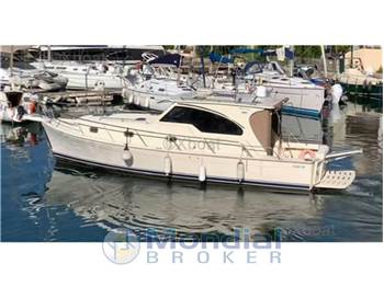 Mainship 34 pilot sedan