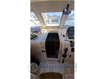 Mainship 34 pilot sedan