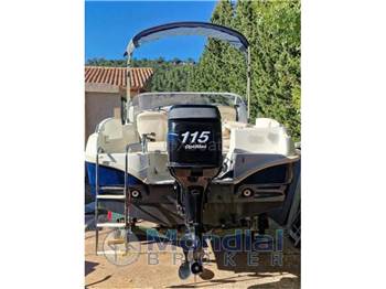 Beneteau Flyer 550 cabin