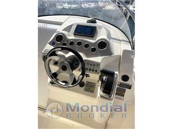 Bayliner Avanti 8