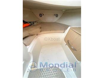 Bayliner Avanti 8