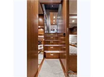 Mochi craft  Dolphin 64 cruiser