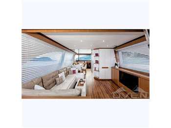 Mochi craft  Dolphin 64 cruiser