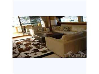 Ferretti 830 fly
