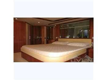 Ferretti 830 fly