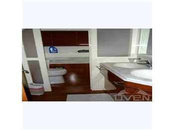 Ferretti 830 fly