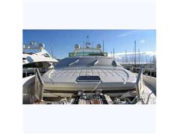 Ferretti 830 fly