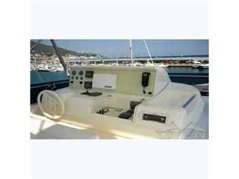 Ferretti 830 fly