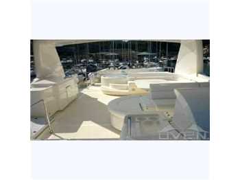 Ferretti 830 fly