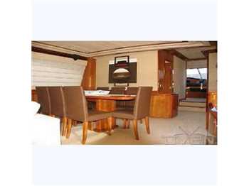 Ferretti 830 fly