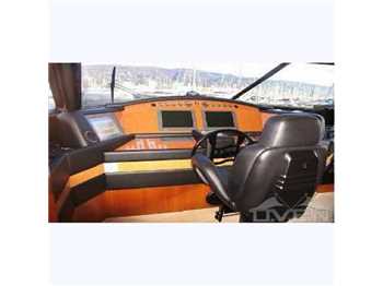 Ferretti 830 fly