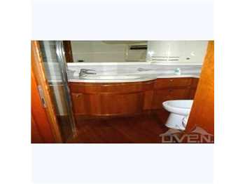 Ferretti 830 fly