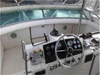 Bertram 35 35 convertible fly