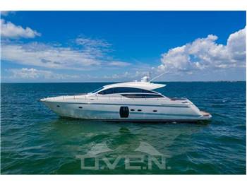 Pershing 64  HARD TOP