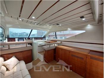 FERRETTI 43 fly