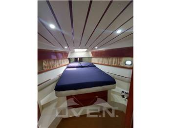 FERRETTI 43 fly
