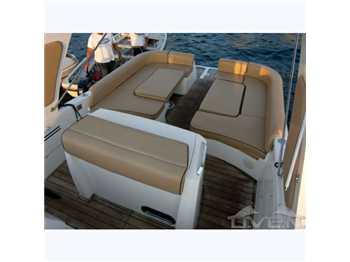 Manò marine 27.50 roll bar