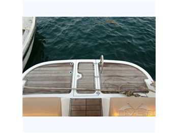 Manò marine 27.50 roll bar