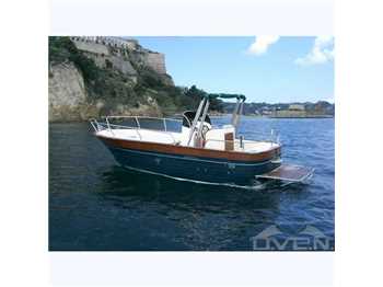 Nautica tirrena Viveur 750 new