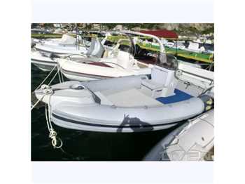 Motonautica vesuviana Confort 780