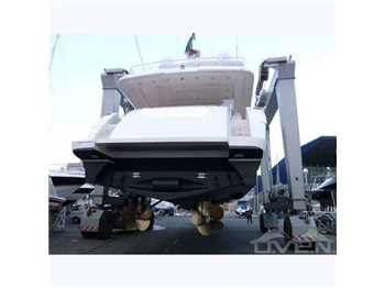 Ferretti 880