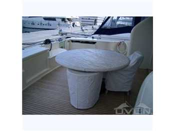 Ferretti 880