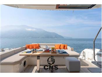 PRESTIGE YACHTS 590 S