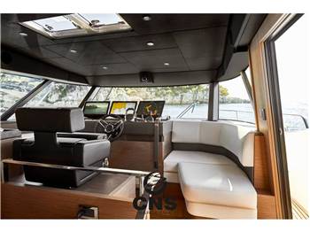 PRESTIGE YACHT X70