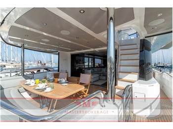 Sunseeker 95 yacht