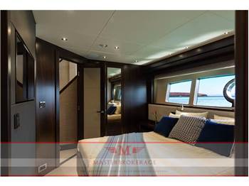Sunseeker 95 yacht