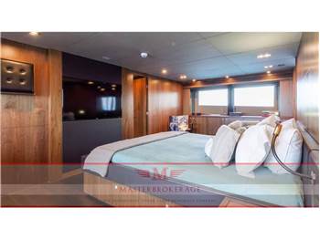 Sunseeker 131 - yacht