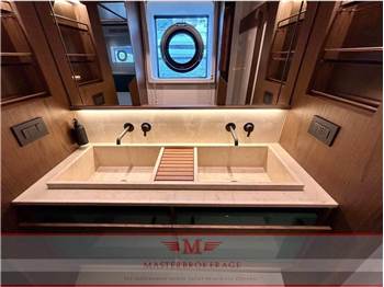 Azimut 72 fly