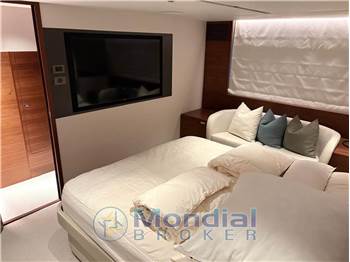 Princess Yachts Y72