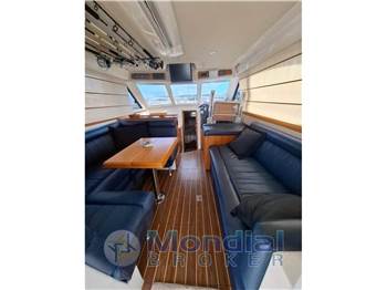 Riviera Marine 33 Flybridge