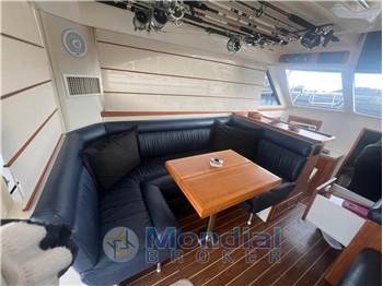 Riviera Marine 33 Flybridge