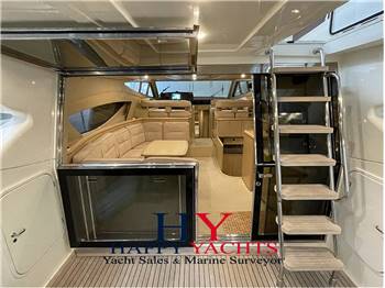 Ferretti Yachts 460