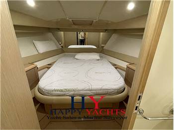 Ferretti Yachts 460