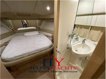 Ferretti Yachts 460