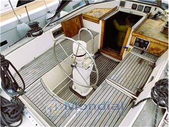 HALLBERG RASSY HR 382