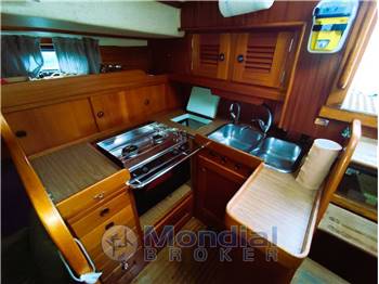 HALLBERG RASSY HR 382