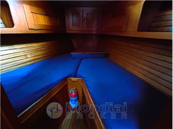 HALLBERG RASSY HR 382