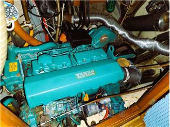 HALLBERG RASSY HR 382